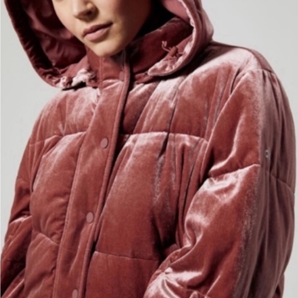 ALO Yoga Cropped Puffer Jacket Velvet Velour Rosewood Size Large - Picture 6 of 6